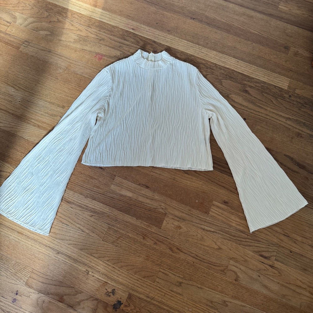 Cider Cream Wavy Textured Plisse Mock Neck Bell Sleeve Top XL
